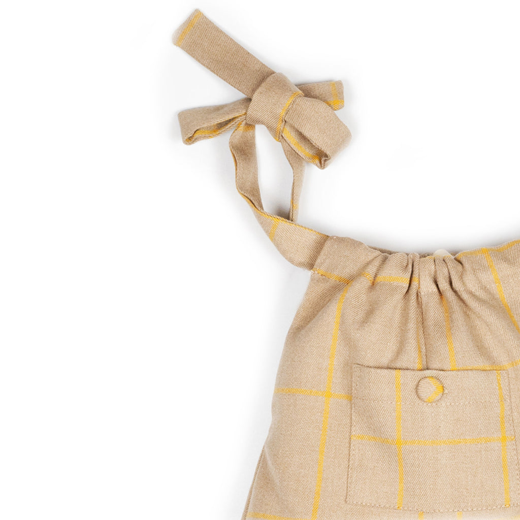 Salopette con volant beige