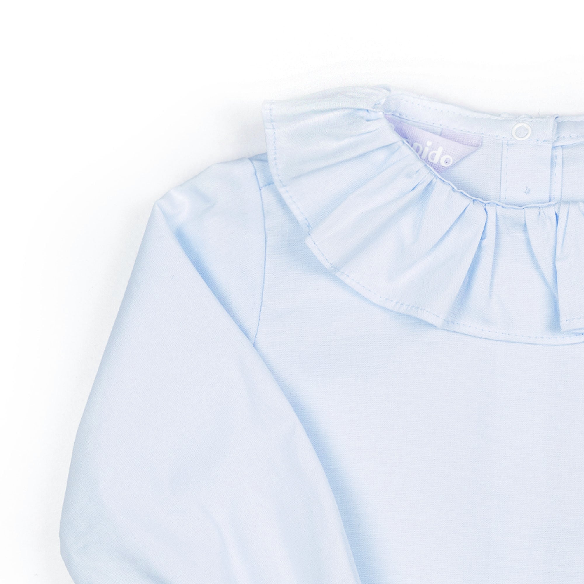 Camicia con collo rouches in piquet celeste