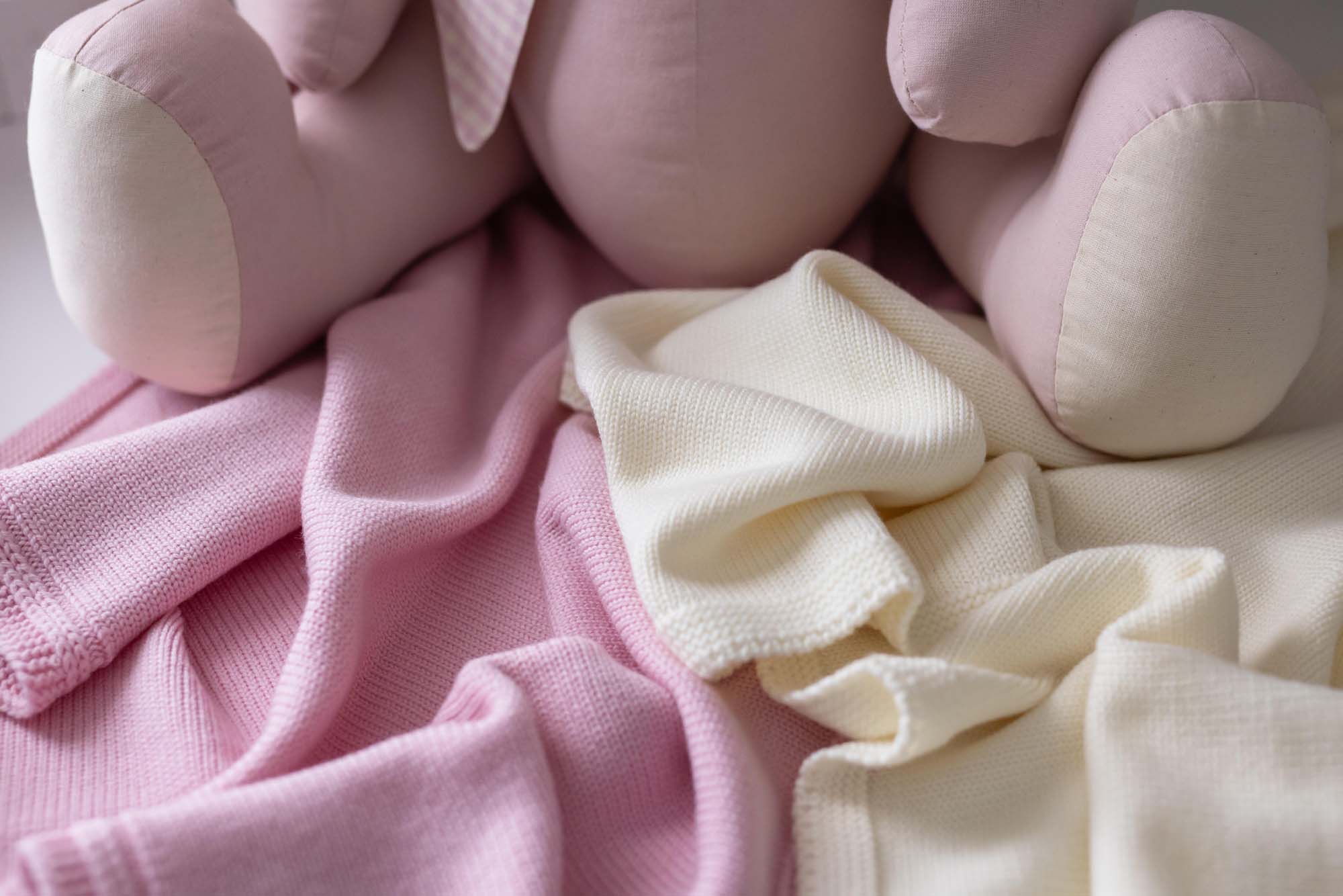 Copertina in lana vergine rosa