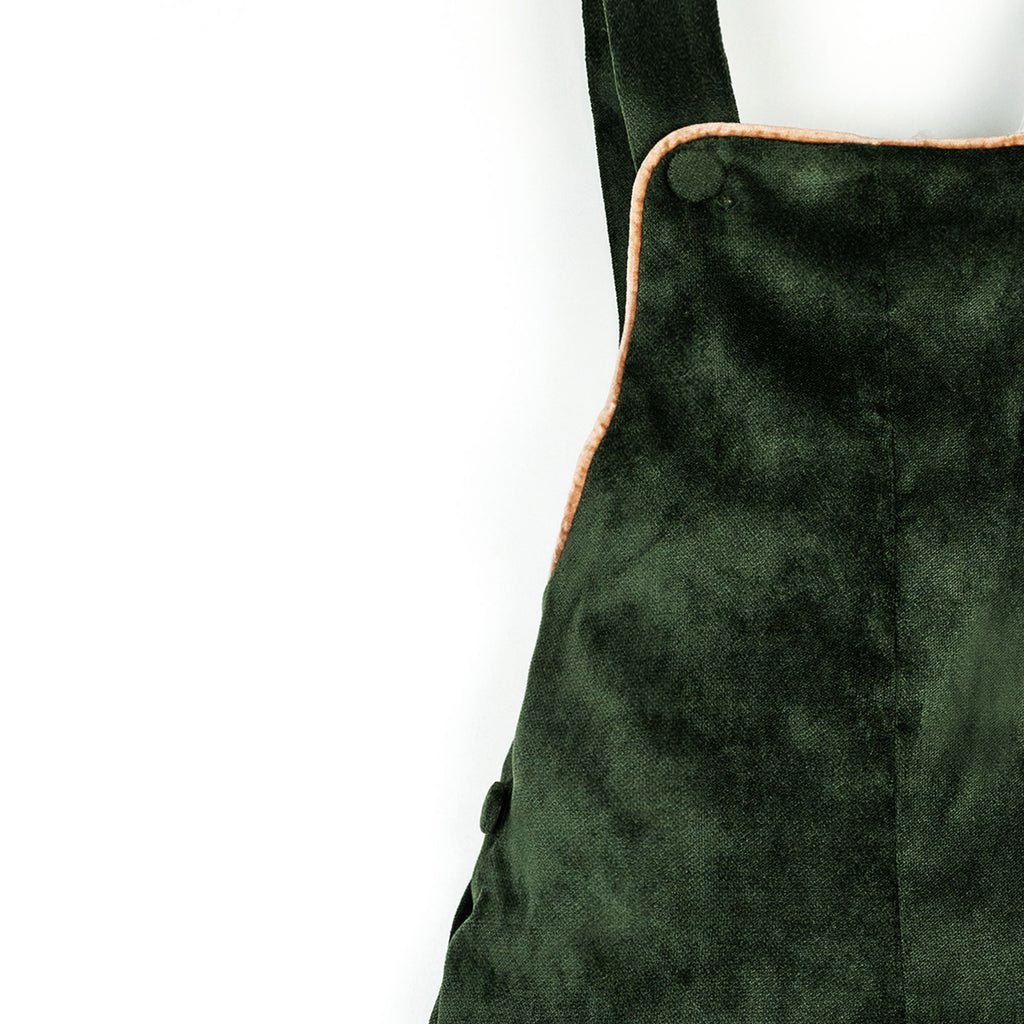 Salopette in velluto verde con profilo beige