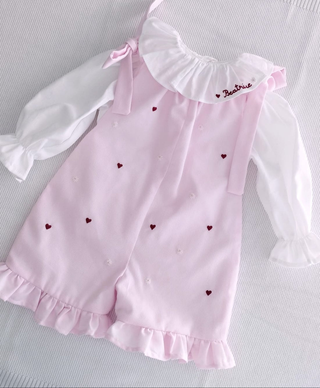 Salopette completa di camicia con rouches