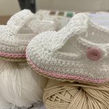 Scarpine all'uncinetto bianco