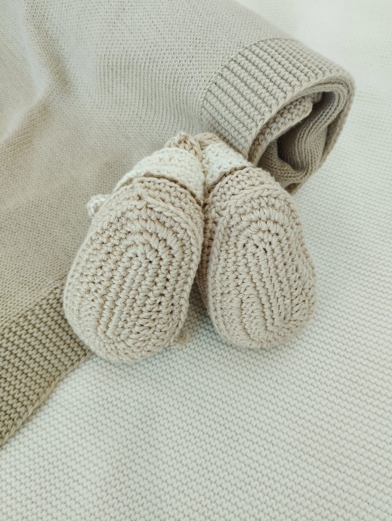 Scarpine sneackers all'uncinetto bianco