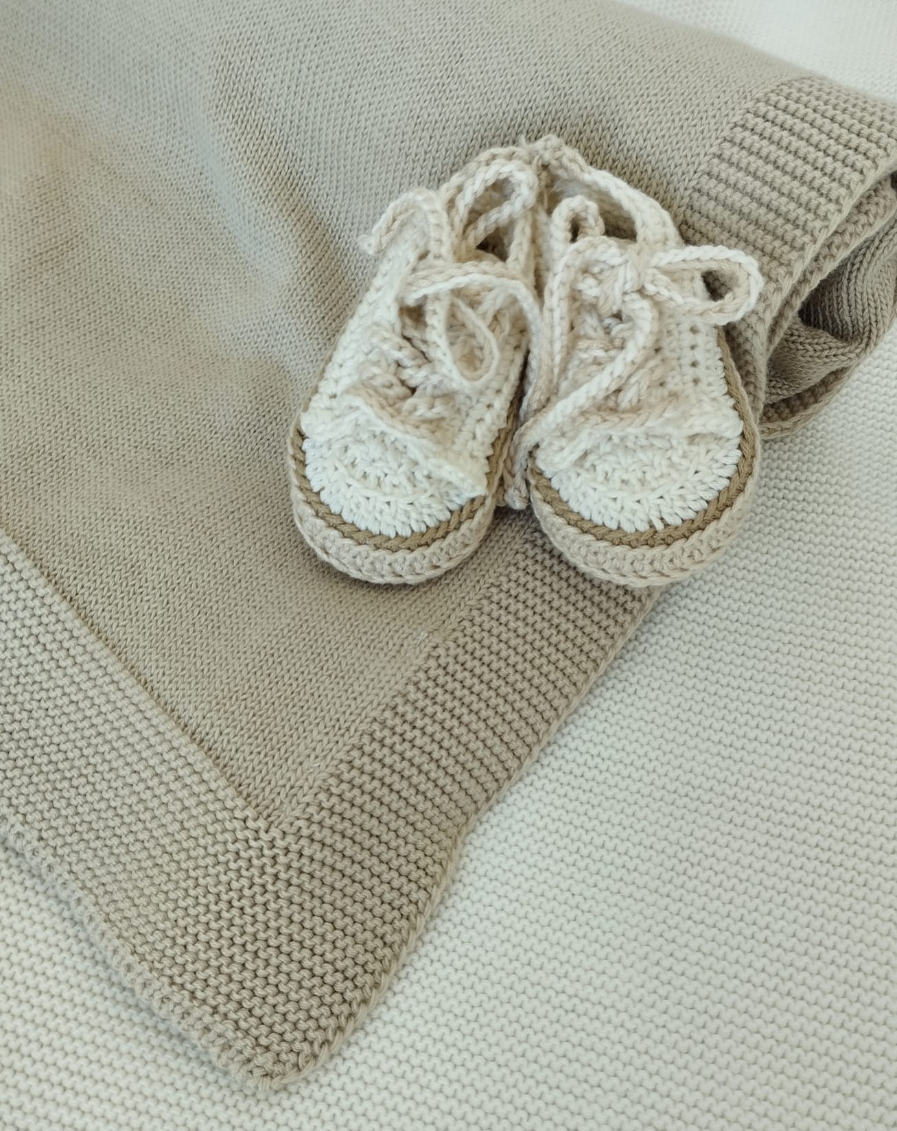 Scarpine sneackers all'uncinetto bianco