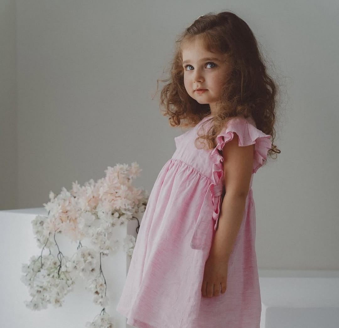 Vestito con manichetta volant rosa