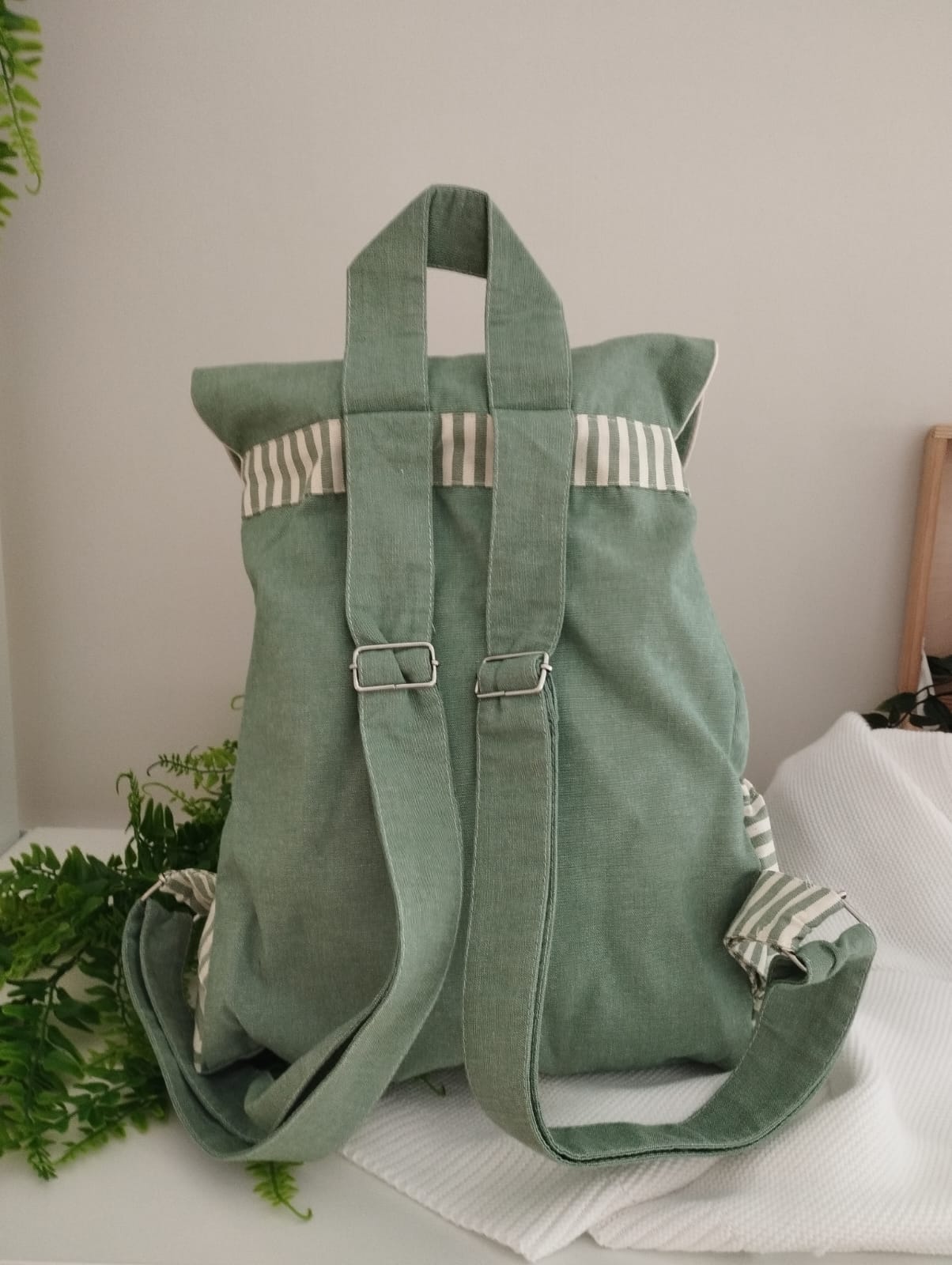 Zaino con tasche laterali verde