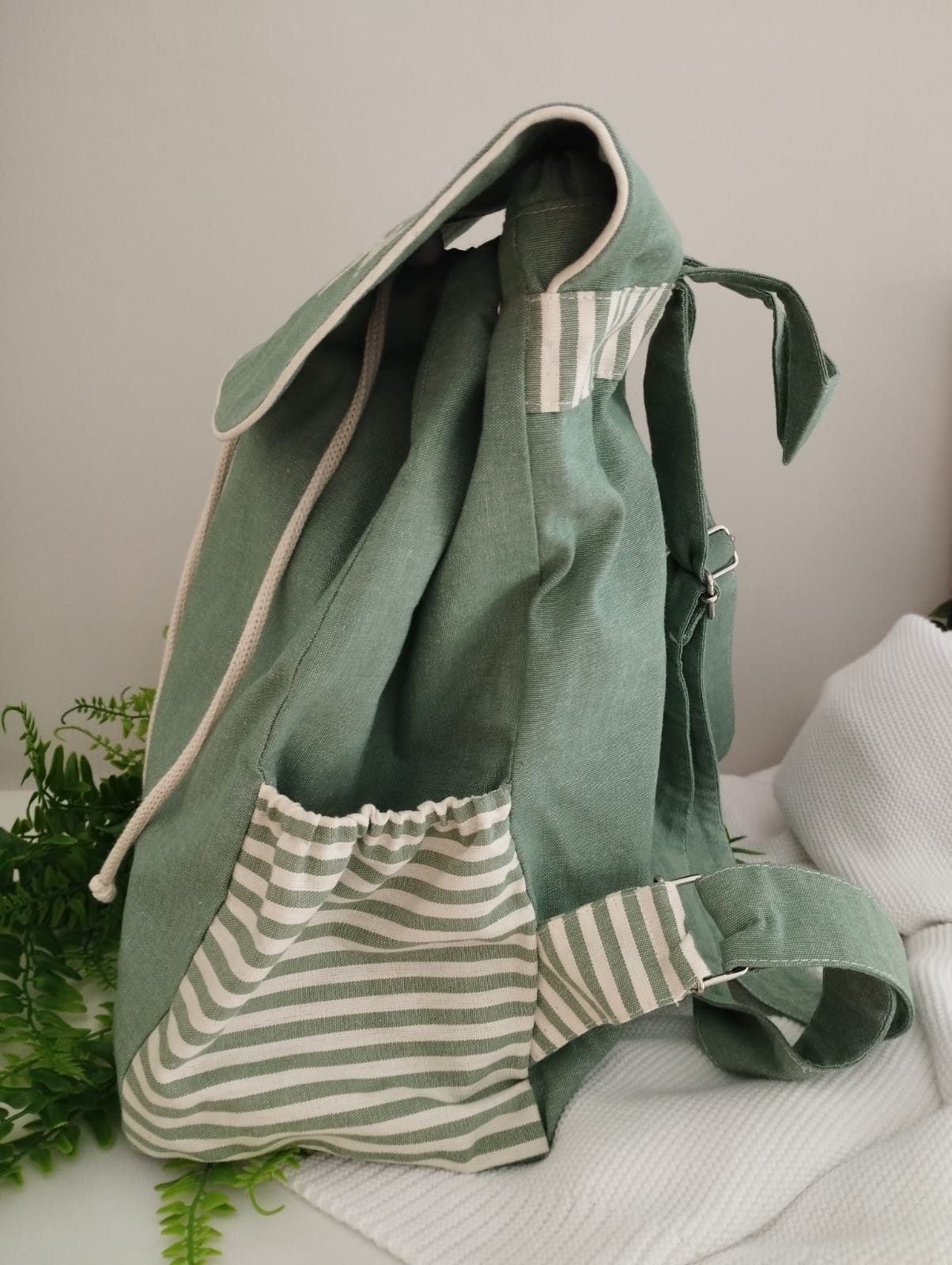 Zaino con tasche laterali verde